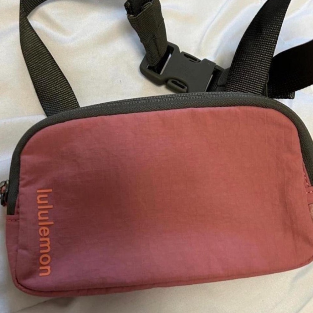 Lululemon Belt Bag Pink